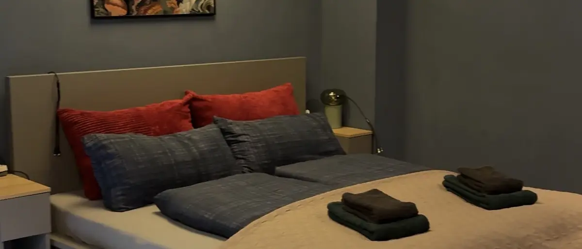 Schlafzimmer einer Ferienwohnung, für den nächsten Gast vorbereitet